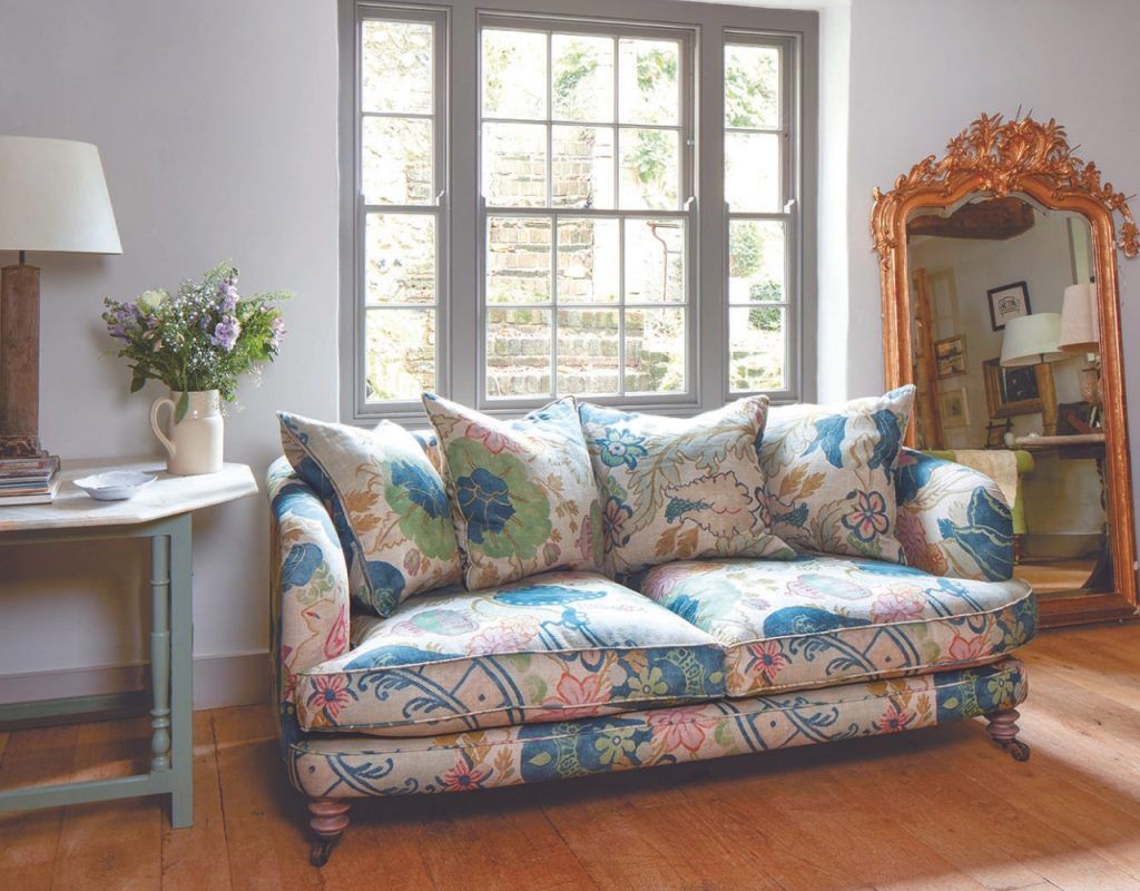 Timeless patterned sofa in bold floral linen fabric