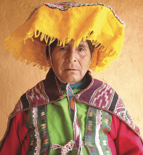 Victoria Quispe Huamán, Master Weaver of the Santa Cruz de Sallac community